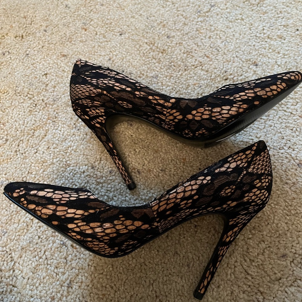 Charles by Charles David- BRAND NEW- size 7 High heel pump